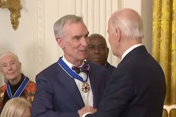 Featured image for “Frisbee enthusiast “Bill Nye the Science Guy” awarded US Presidential Medal of Freedom”