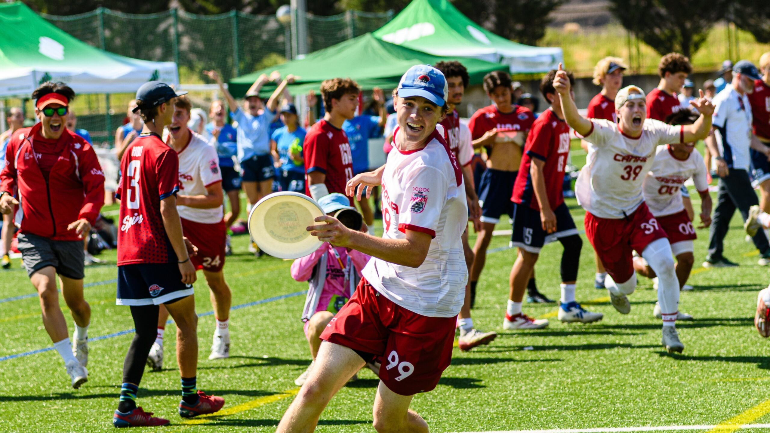 Canada celebrates victory over the USA at the 2026 World Junior Ultimate Championships.